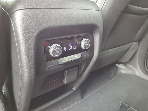 Used 2025 Chevrolet Traverse LT w/ Driver Confidence Package image 24