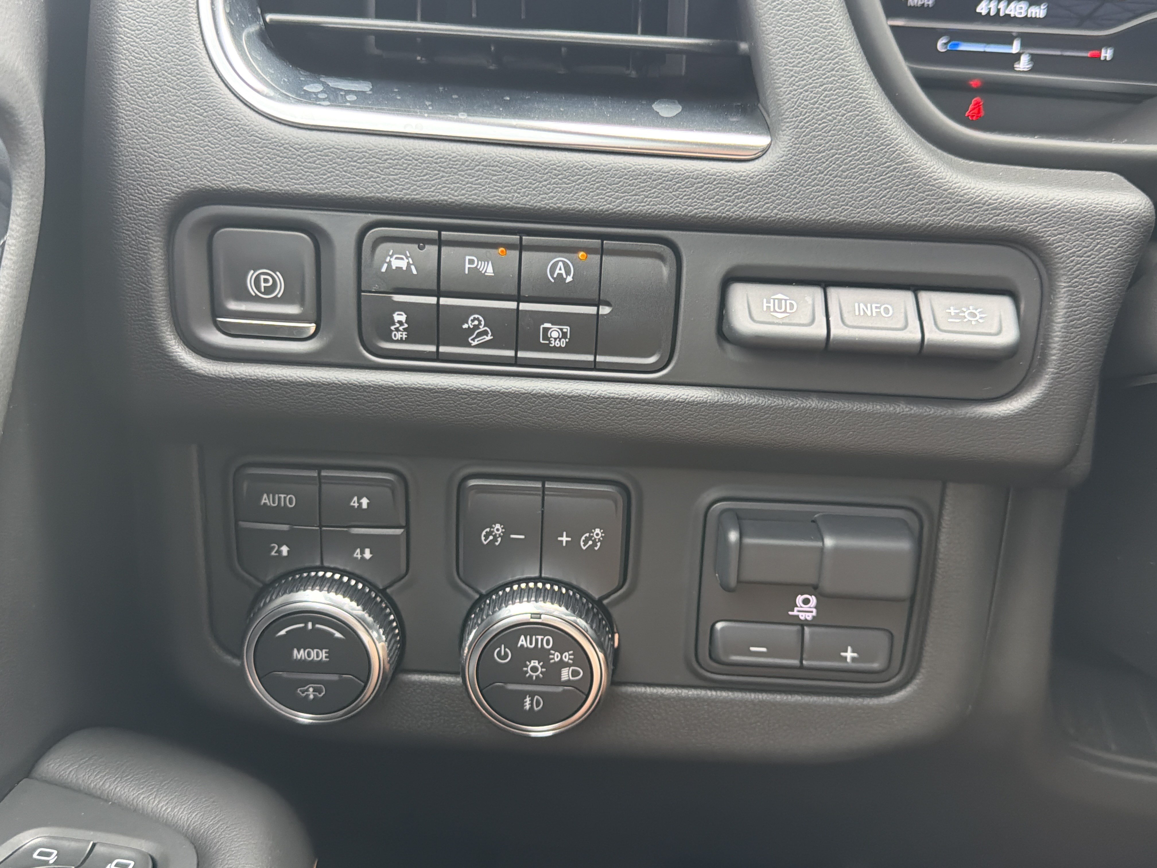 Certified 2023 GMC Yukon AT4 w/ AT4 Premium Plus Package AWD/4WD image 33