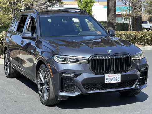 Used 2022 BMW X7 xDrive40i w/ M Sport Package AWD/4WD image 19