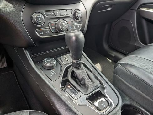 Used 2022 Jeep Cherokee Limited w/ Elite Package AWD/4WD image 24