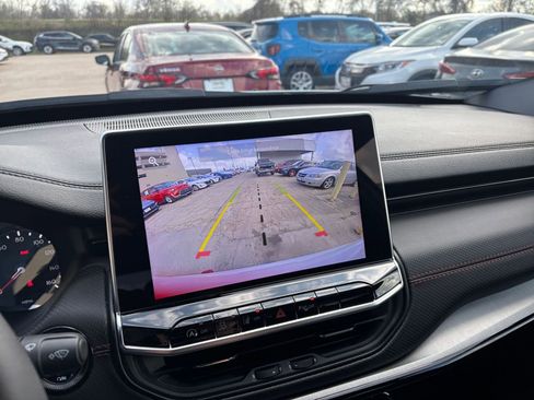 Used 2025 Jeep Compass Trailhawk w/ Trailer Tow Group image 23