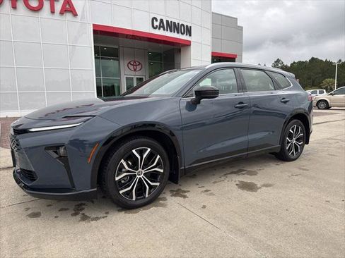 Certified 2025 Toyota Crown Signia AWD/4WD image 1