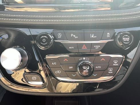 New 2026 Chrysler Pacifica Select w/ S Appearance Package AWD/4WD image 16