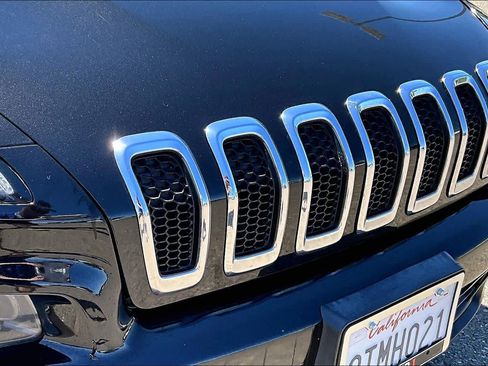 Used 2016 Jeep Cherokee Latitude FWD image 29