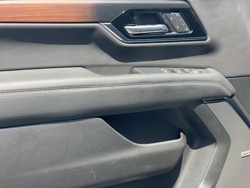 Used 2025 GMC Yukon Denali AWD/4WD image 21