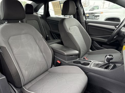 Used 2025 Volkswagen Jetta Sport image 31