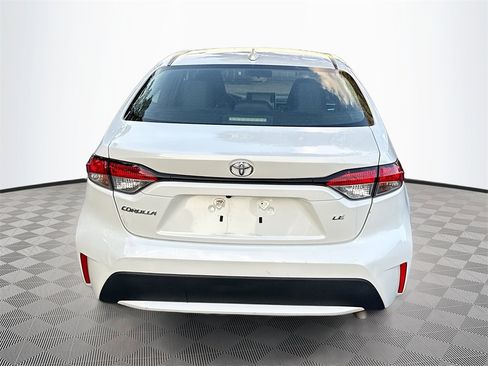 Used 2021 Toyota Corolla LE image 7