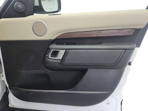 Used 2017 Land Rover Discovery HSE image 27