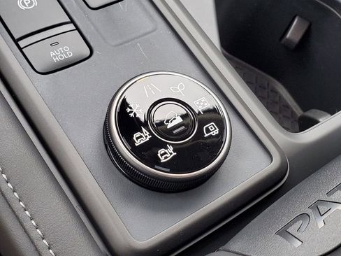 New 2025 Nissan Pathfinder S image 30