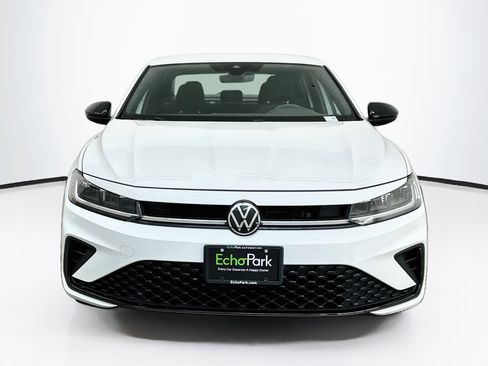Used 2025 Volkswagen Jetta Sport FWD image 2