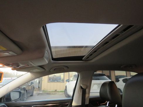 Used 2014 Volkswagen Passat TDI SEL Premium image 21