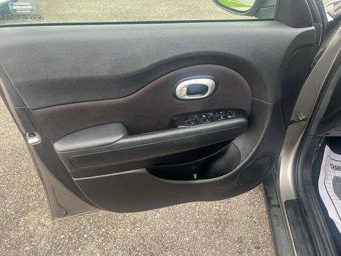Used 2015 Kia Soul FWD image 6