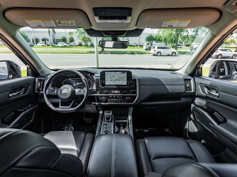 Used 2025 Nissan Pathfinder SL AWD/4WD image 21