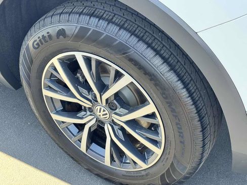 Used 2020 Volkswagen Tiguan SE w/ Panoramic Sunroof Package FWD image 21