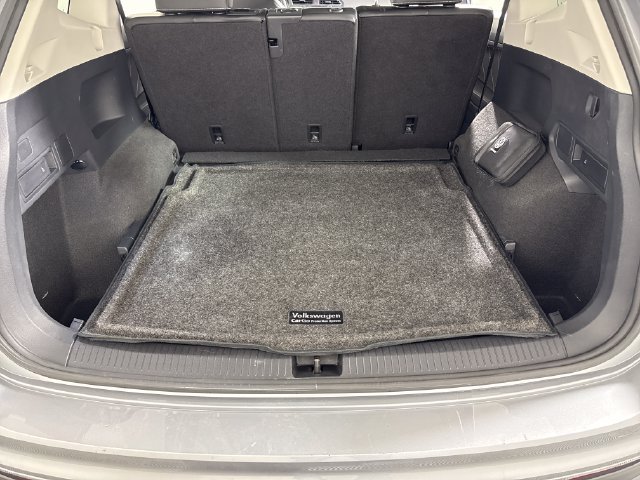 Used 2024 Volkswagen Tiguan SE AWD/4WD image 32