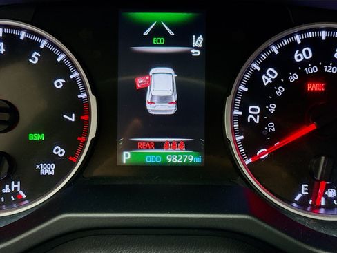 Used 2021 Toyota RAV4 XLE FWD image 19