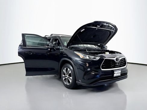 Used 2020 Toyota Highlander XLE AWD/4WD image 21