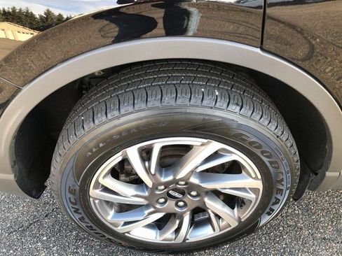 Used 2023 Lincoln Corsair AWD w/ Rear Removable Package Tray image 23