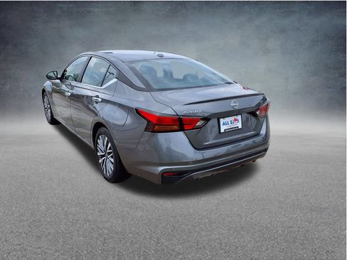 Used 2025 Nissan Altima 2.5 SV FWD image 6