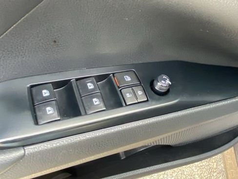 Used 2019 Toyota Camry LE image 15