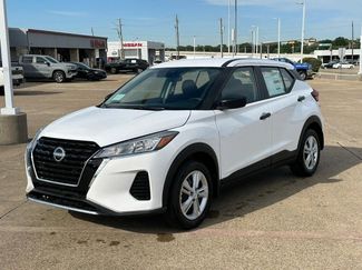 New 2025 Nissan Kicks Play S video 2