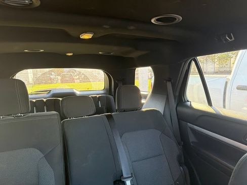 Used 2017 Ford Explorer XLT AWD/4WD image 36