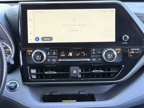Used 2023 Toyota Highlander XLE image 17