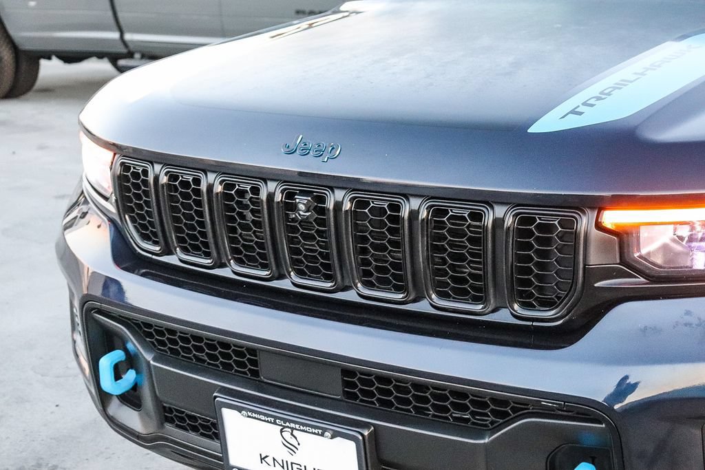 Used 2024 Jeep Grand Cherokee Trailhawk AWD/4WD image 6