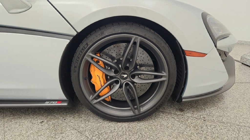 Used 2019 McLaren 570S Spider RWD image 26