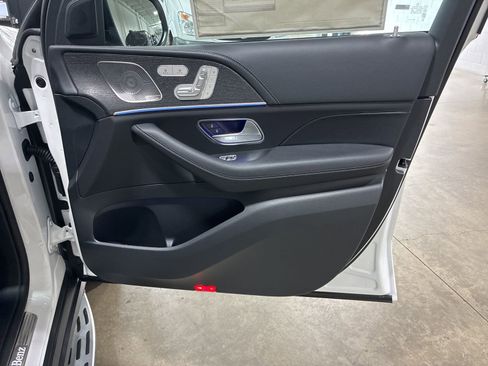 New 2026 Mercedes-Benz GLS 580 4MATIC image 16