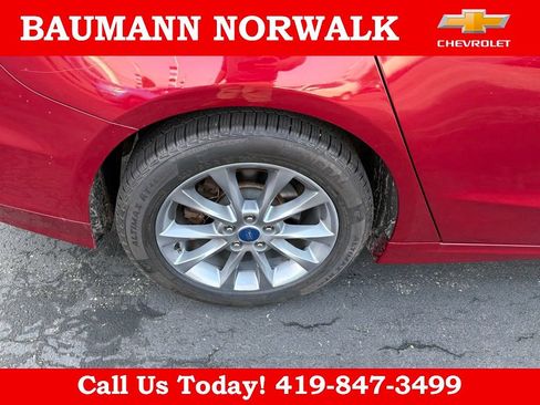 Used 2017 Ford Fusion SE w/ Fusion SE Technology Package FWD image 10