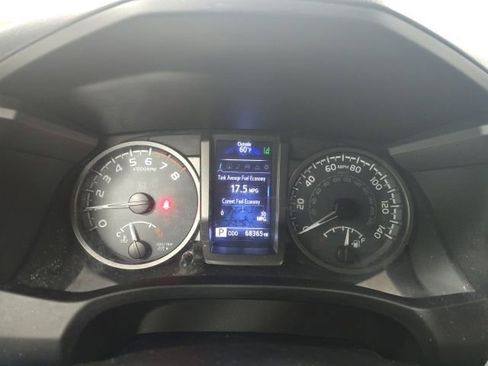 Used 2018 Toyota Tacoma TRD Off-Road w/ Technology Package AWD/4WD image 26