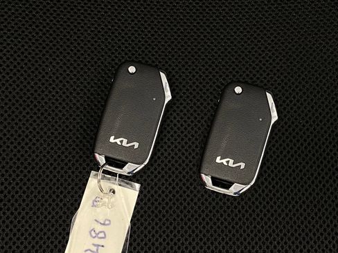 Used 2025 Kia Soul LX FWD image 9