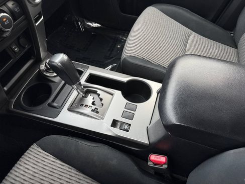 Used 2015 Toyota 4Runner SR5 AWD/4WD image 26