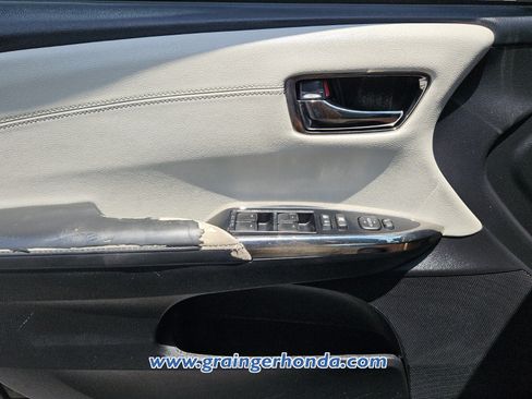 Used 2016 Toyota Avalon XLE Plus FWD image 22