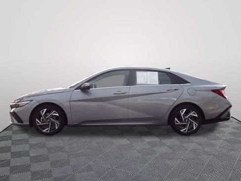 Used 2024 Hyundai Elantra Limited FWD image 2