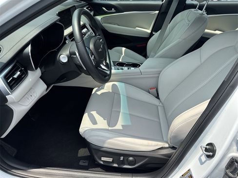 New 2025 Genesis G70 2.5T image 9