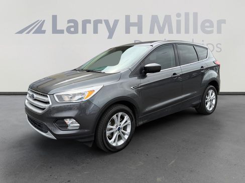 Used 2019 Ford Escape SE FWD image 1