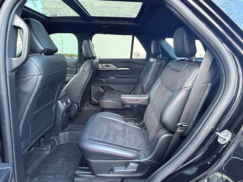 Used 2025 Ford Explorer ST image 36