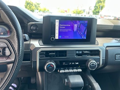 Certified 2025 Toyota Tacoma SR5 AWD/4WD image 18