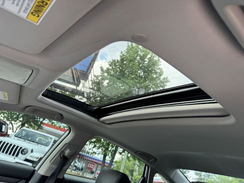 Used 2021 Honda Accord Touring image 5