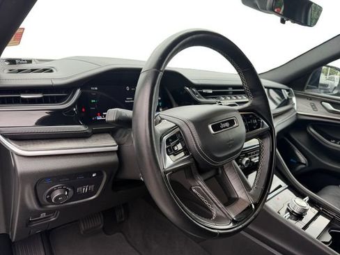 Used 2022 Jeep Grand Cherokee Overland w/ Advanced Protech Group III AWD/4WD image 11