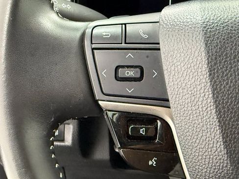 Used 2025 Toyota Camry SE image 11