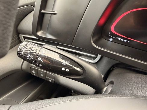 Used 2025 Hyundai Elantra SE FWD image 15