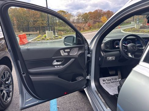Used 2025 Mercedes-Benz GLS 450 4MATIC image 20