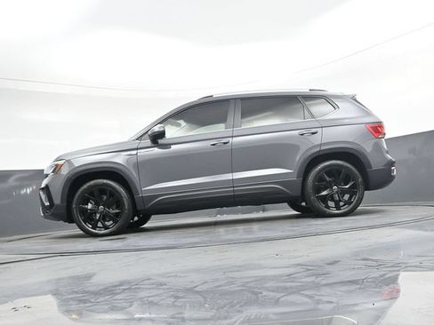 Used 2023 Volkswagen Taos SE w/ Panoramic Sunroof Package AWD/4WD image 35