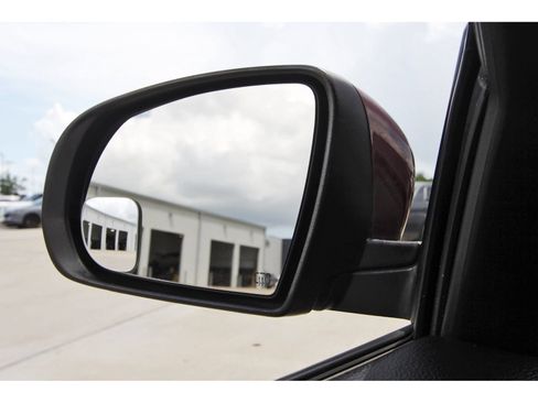 Used 2020 Jeep Cherokee Latitude w/ Mopar Interior Package FWD image 10
