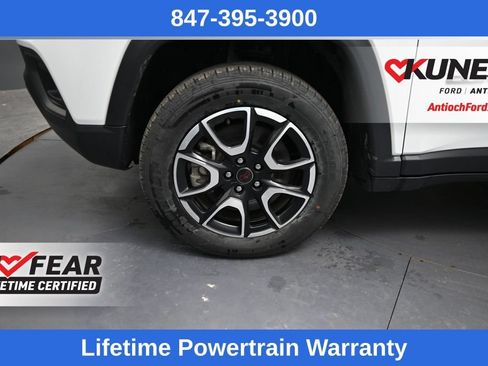 Used 2025 Jeep Compass Trailhawk AWD/4WD image 9
