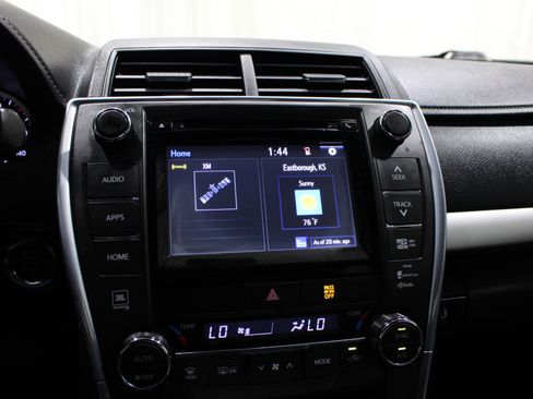 Used 2015 Toyota Camry XSE w/ Advanced Technology Package image 13