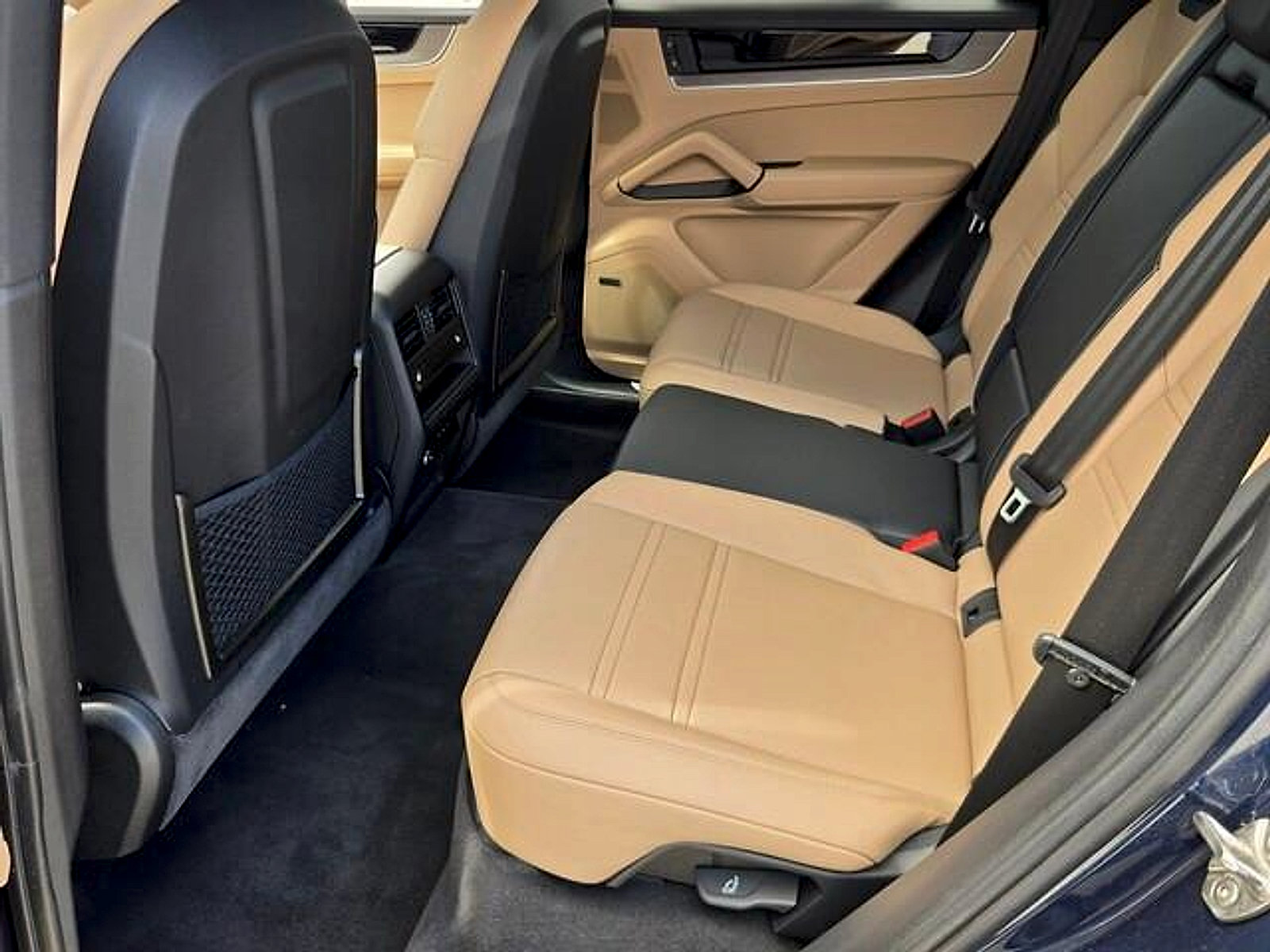 Used 2025 Porsche Cayenne AWD/4WD image 11